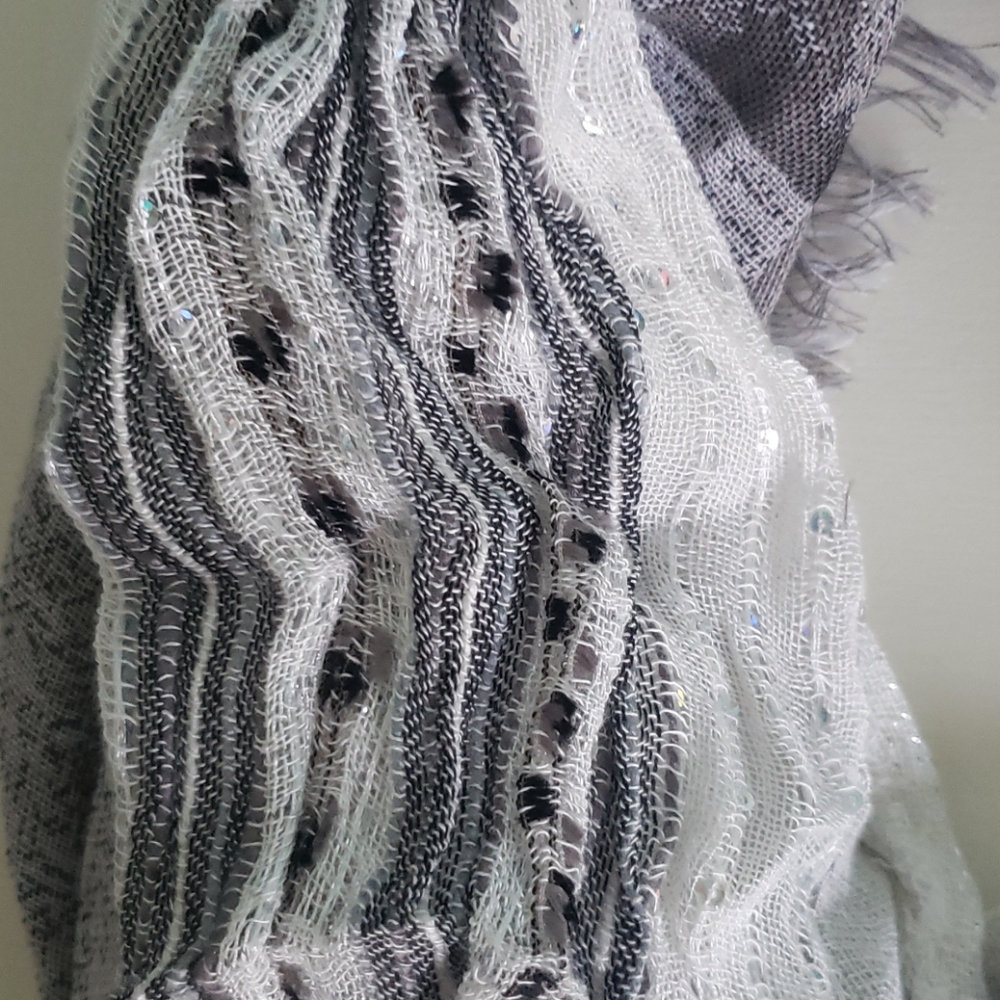🆕️ Loop Scarf - Picture 3 of 4